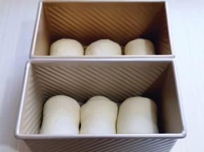 放入吐司模具中。（我的模具450g）