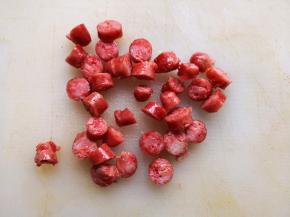 5.	煎好后取出来切成小圆块