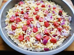 8.	再把剩下的马苏里拉芝士都均匀地撒上去，