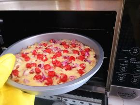 10.	注意观察，马苏里拉芝士完全融化后就可以取出来品尝了。