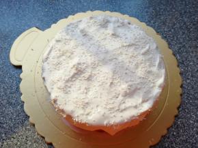 撒上一层椰蓉。