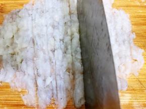 再用刀背剁一分钟