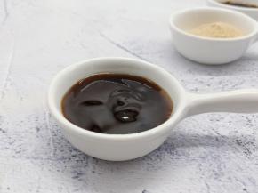 蚝油准备两勺。