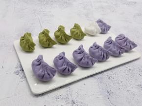 依次包上褶子形状，抹茶味的也一样操作