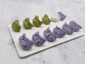 依次包上褶子形状，抹茶味的也一样操作