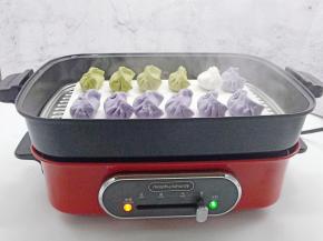 水开加上包好的水晶饺子。