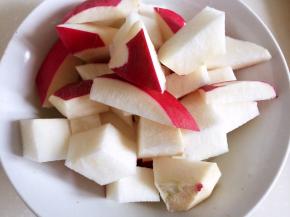 白萝卜切块备用