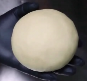 中种面团揉好，放置冰箱冷藏14小时以上。