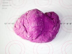 揉成干硬的面团