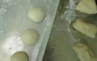 分割，搓圆，松弛15分钟左右。