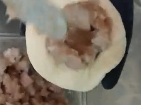 松弛好的面团，拍扁，包入芋头丁，放置最后发酵