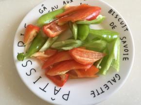 青椒红椒切块