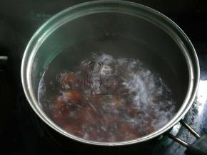 栗子放锅里煮几分钟