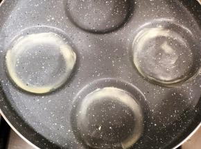 锅中抹上黄油，
