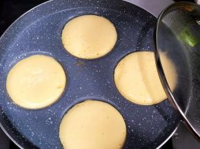 一面煎至金黄色