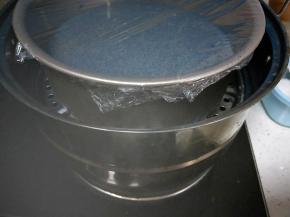 盖上保鲜膜上锅蒸30分钟