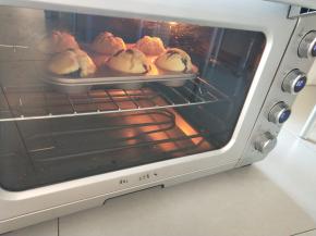 烤箱中层180度，25分钟。表面金黄色即可！