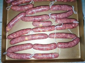 分段，扎洞排气，清水洗一下表面，放到通风的地方晾至表皮干爽。