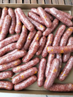 烤箱预热，200℃中层上下火烤5-10分钟，看状态，表面冒油滋即可