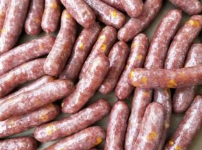 烤箱预热，200℃中层上下火烤5-10分钟，看状态，表面冒油滋即可
