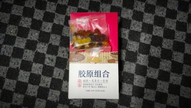 胶原组合，十袋为一合每袋刚好的份量，内有桃胶、皂角米、雪燕、冰糖