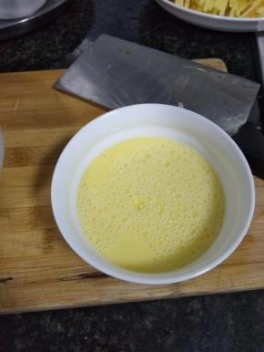 加入跟鸡蛋差不多的凉开水