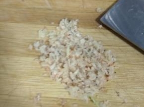虾皮剁碎