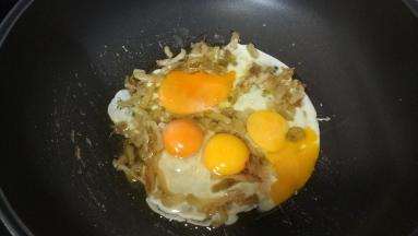 打入4只鸡蛋