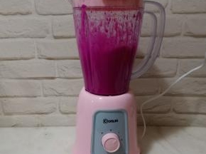 转动旋钮，启动，料理机开始工作。