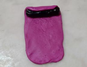 放入一个巧克力流心馅。