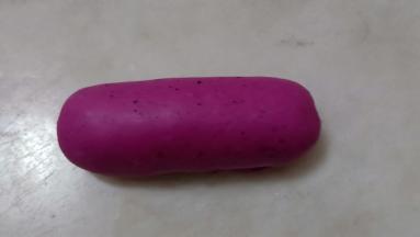 从上往下卷起来。