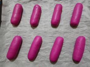 8个面团依次做好，放入烤盘。