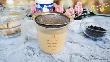 最后过筛一次到量杯里备用