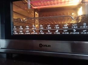 烤箱提前预热10分钟（上下火200度）