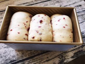 发至9分满，烤箱预热175度10分钟，入烤箱175度烤45分钟