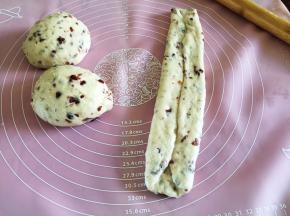 两侧向上折起