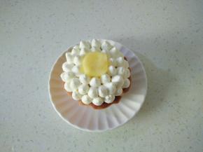 中间再放一块菠萝，挤满。