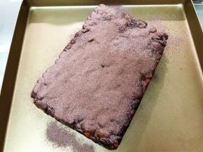 筛上那份量少的可可奶粉