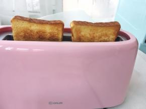 面包烘烤好后，会自动弹起
