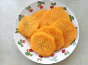 用筷子能将红薯片扎透即可
