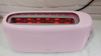 多士炉第一次使用，要空烤一下，消除杂味。