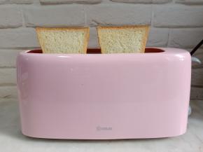 等多士炉完全冷却后就可以正常使用。放入2块吐司片。