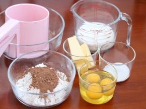 7.下面来做泡芙；准备好材料