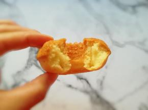 咬一口，松软香甜。