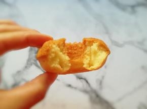 咬一口，松软香甜。