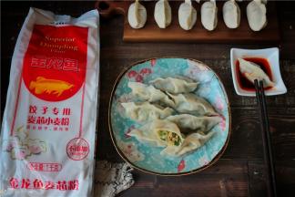 煮好的饺子饺子皮透亮，看着就很劲道好吃。