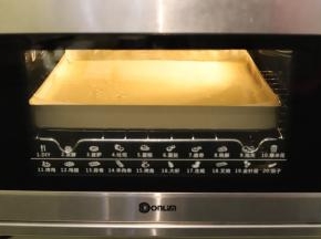 烤箱预热150度，上下火中层30分钟。