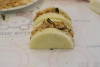 取另一片蛋糕片组合。