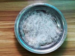 煮过的粉丝捞出沥干水分
