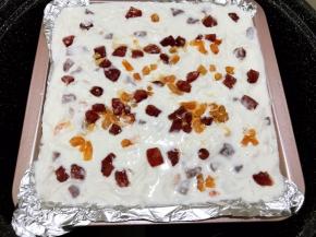 放入蒸锅里，中火蒸1个小时左右